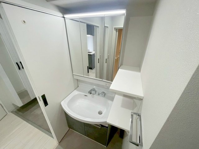 Alivis三国本町の独立洗面台