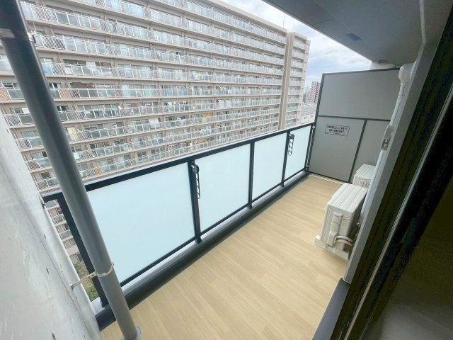 Alivis三国本町のバルコニー