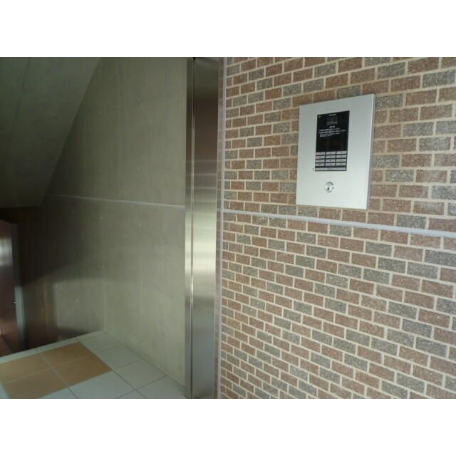 ウェルスクエアイズム三軒茶屋のエントランス|建物の内部です