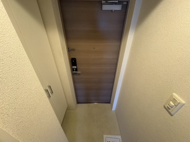 エスリード江坂垂水町の玄関