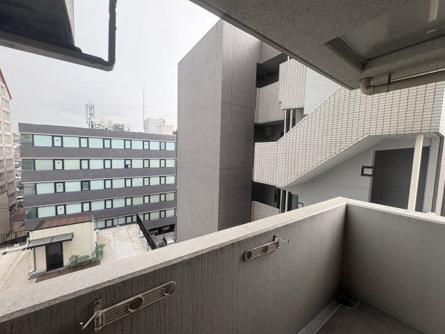 エスリード江坂垂水町のバルコニー