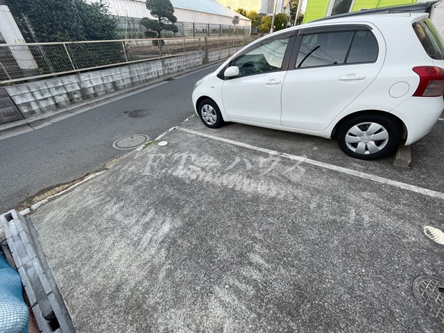 ヴランドール東船橋の駐車場