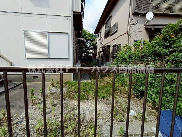 船橋市東中山１丁目のアパートの庭