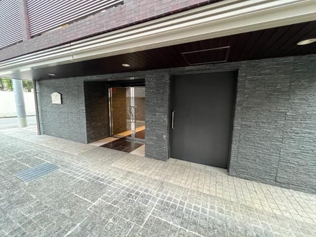 プレール・ドゥーク三軒茶屋のエントランス|落ち着いたエントランスです