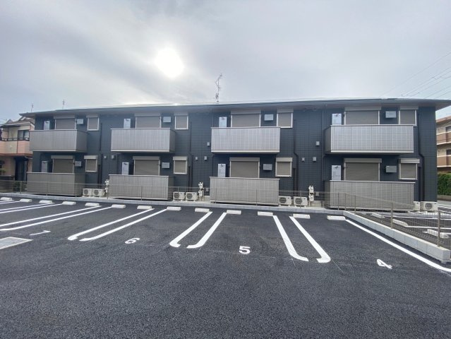 テラス丘の上Cの駐車場