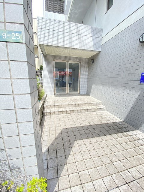 尼崎市南塚口町３丁目のアパートのエントランス|清潔なエントランスです