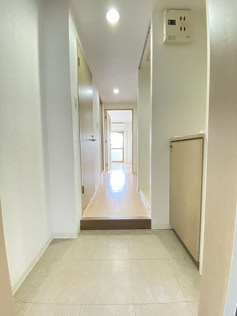 尼崎市南塚口町３丁目のアパートの玄関|シンプルで使いやすい玄関です