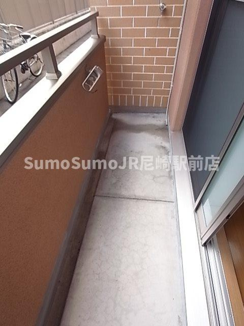 プルス塚本ドゥーエのバルコニー|外からの目が気にならないバルコニーで洗濯物が干せます