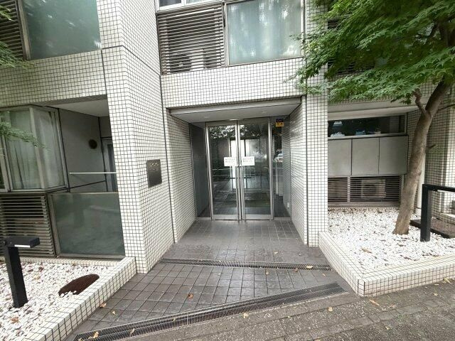 ワイライフ二子玉川のエントランス|落ち着いたエントランスです