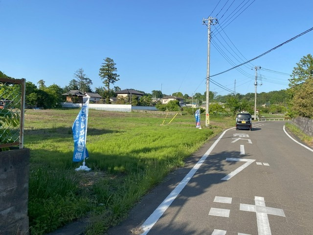 比企郡鳩山町大豆戸　売地の前面道路含む現地写真