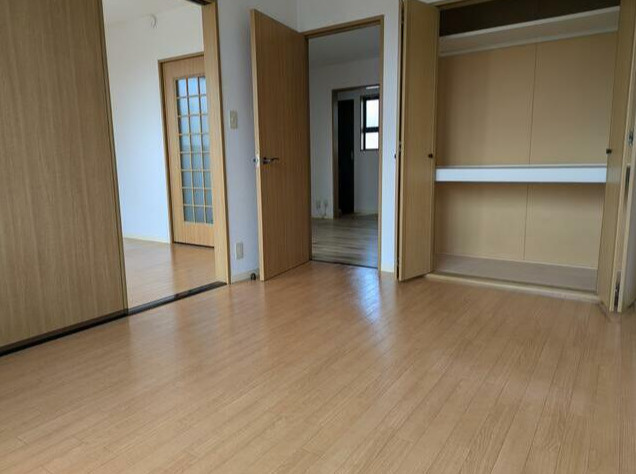 府中市西原町４丁目のアパートの寝室