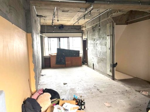 昭和町駅前店舗の内装