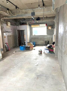 昭和町駅前店舗の内装