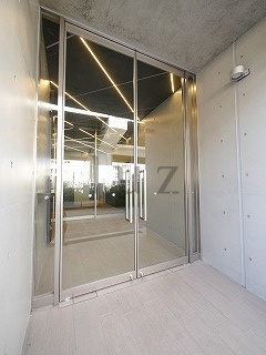 ズーム横濱EASTのエントランス