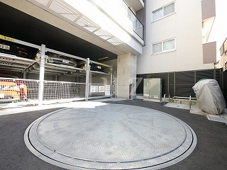 ズーム横濱EASTの駐車場