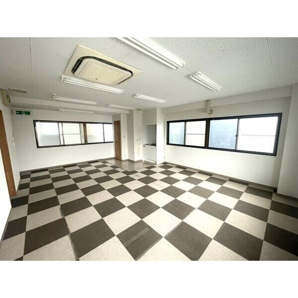 吹田市内本町３丁目の店舗事務所