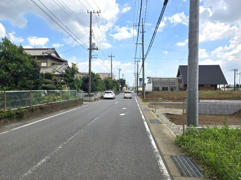 伊勢原市上粕屋新築戸建て　2号棟の前面道路含む現地写真|前面道路含む現地写真です