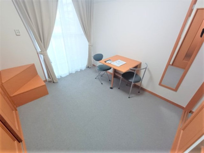 【居間・リビング】 | レオパレスセジュール新保 | 家電・家具付きのお部屋です。