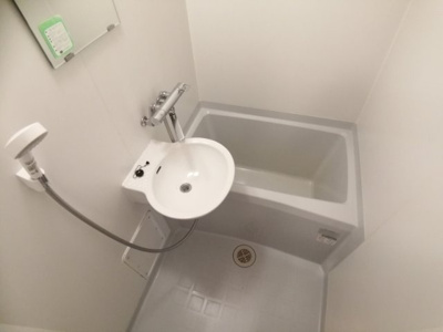 【浴室】 | レオパレスマエダ | 混合水洗で使いやすいです。