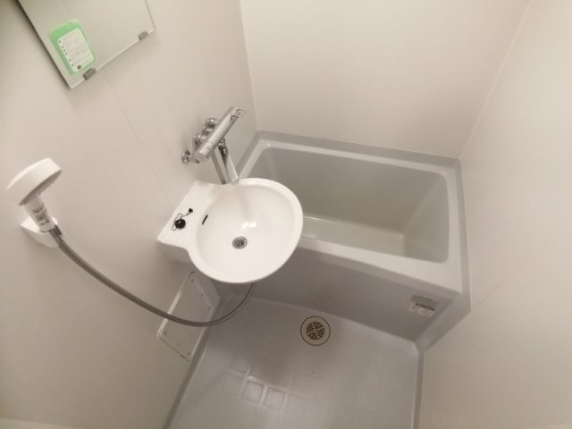 【浴室】 | レオパレスマエダ | 混合水洗で使いやすいです。