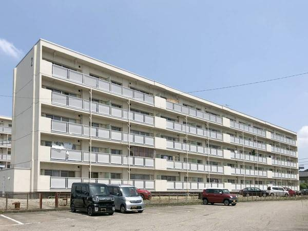 ビレッジハウス高岡1号棟の外観