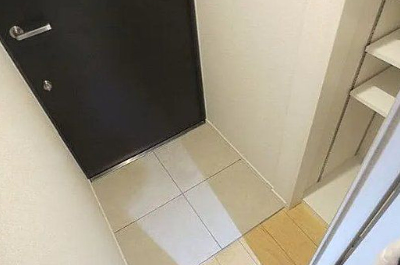 ベルフェリーク西小山の玄関