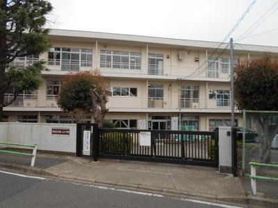調布市立緑ケ丘小学校まで220ｍ
