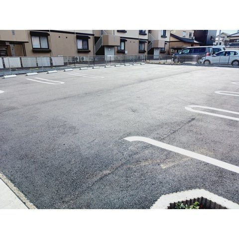 各務原市鵜沼各務原町２丁目のアパートの駐車場