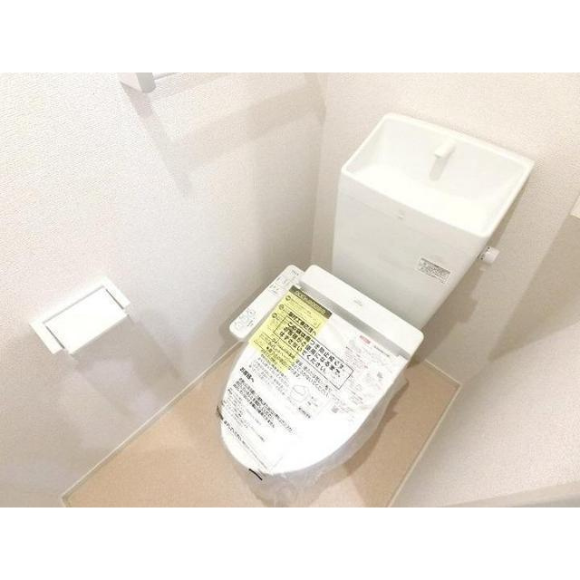 各務原市鵜沼三ツ池町２丁目のアパートのトイレ