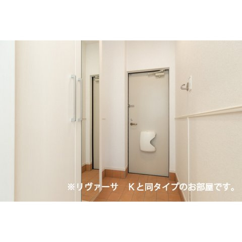 関市市平賀のアパートの玄関|反転タイプもございます