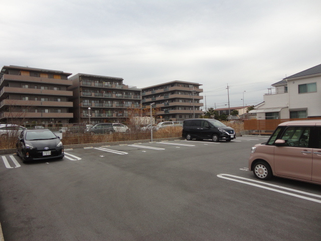 ラナプレスの駐車場