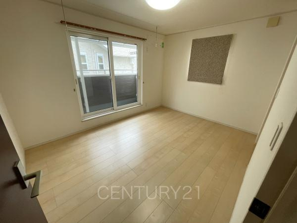 前橋市小屋原町中古一戸建ての洋室|２面採光の明るい洋室です