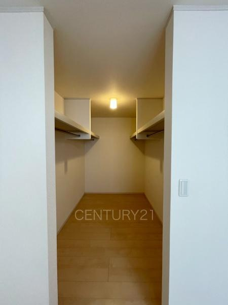 前橋市小屋原町中古一戸建ての収納|ハンガーパイプ付きクローゼットです