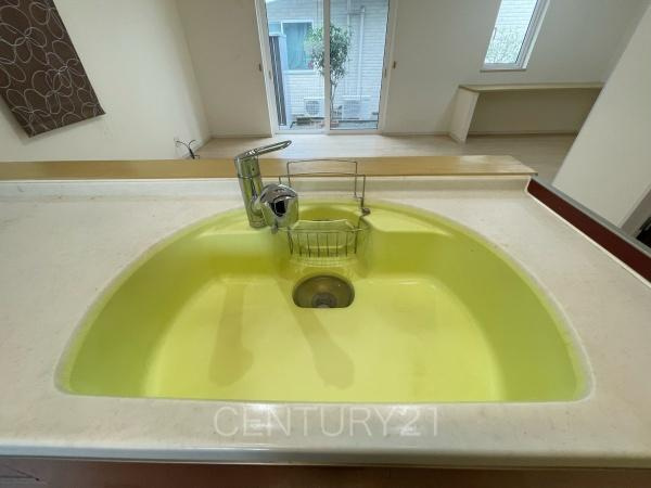 前橋市小屋原町中古一戸建てのキッチン|浄水器付きです。