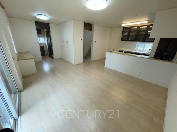 前橋市小屋原町中古一戸建ての居間・リビング|開放感のあるリビングです。