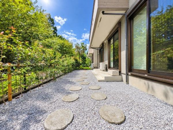 横浜市青葉区奈良５丁目の中古一戸建の庭|お庭もついています！
家庭菜園や、お子様のプールなど、使い方は様々です！