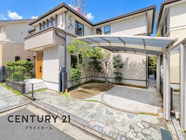 横浜市青葉区奈良５丁目の中古一戸建の前面道路含む現地写真|車通りが少ない為、小さなお子様にも安心です。
是非一度、現地へ起こしください。
