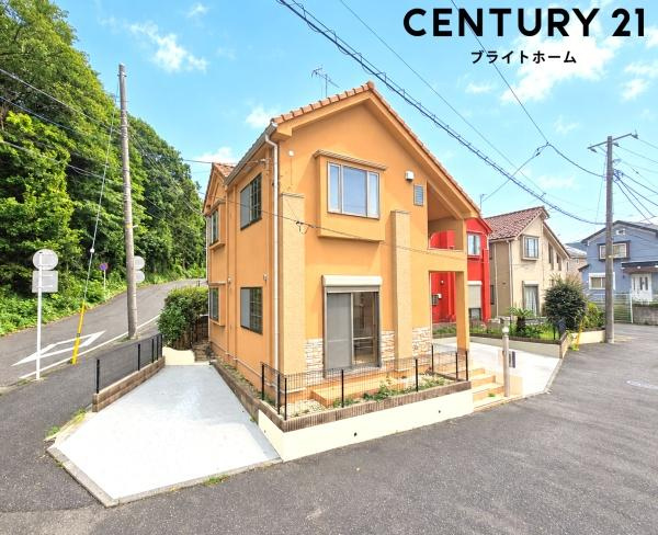 横浜市瀬谷区二ツ橋町の中古一戸建の前面道路含む現地写真|車通りが少ない為、小さなお子様にも安心です。
是非一度、現地へ起こしください。