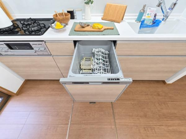 横浜市瀬谷区二ツ橋町の中古一戸建のキッチン|食洗器付きなのは家事の負担を軽減してくれる嬉しいポイント♪
