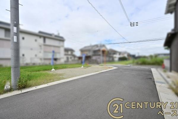 橿原市常盤町の売地の前面道路含む現地写真|■現地撮影写真■前面道路も広々としていて安心！