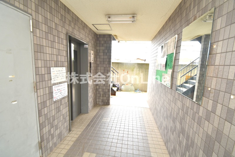 東大阪市大蓮南１丁目の賃貸マンションのロビー