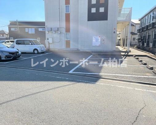特典：仲介手数料が無料です!!の駐車場|駐車場があるので、車を買う予定の方も安心です