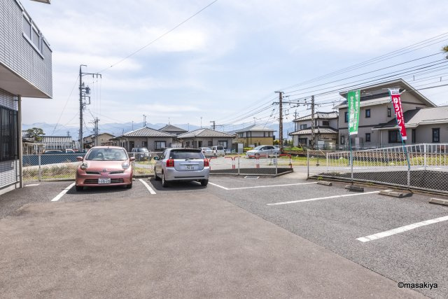 サンセール・ハーツの駐車場