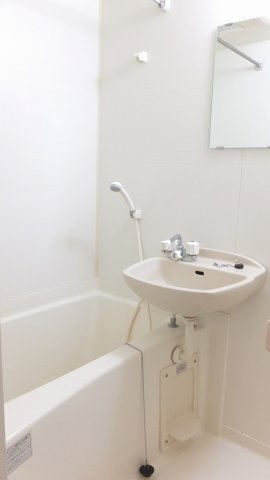レオパレス人形の浴室|浴室換気乾燥機能付