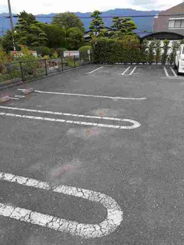 サンライズヴィラＢの駐車場
