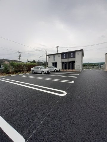 レーヴ　Ⅷの駐車場