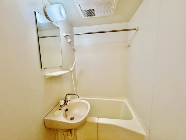 レオパレスクレストヒルズ向原の浴室