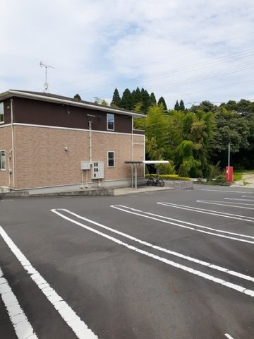 スプリング　Ｗ　凛の駐車場