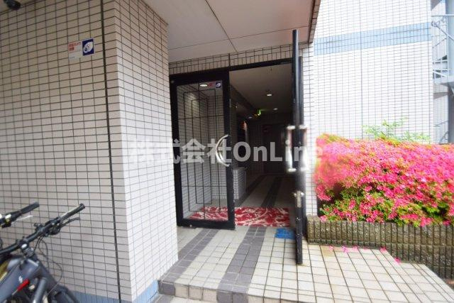 東大阪市上小阪２丁目の賃貸マンションのエントランス