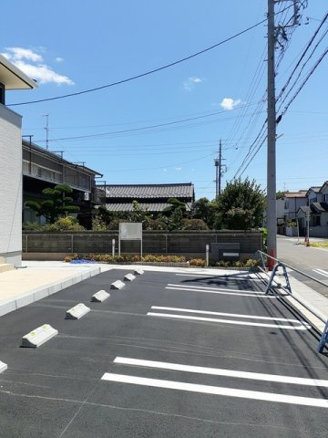 セレナーデの駐車場
